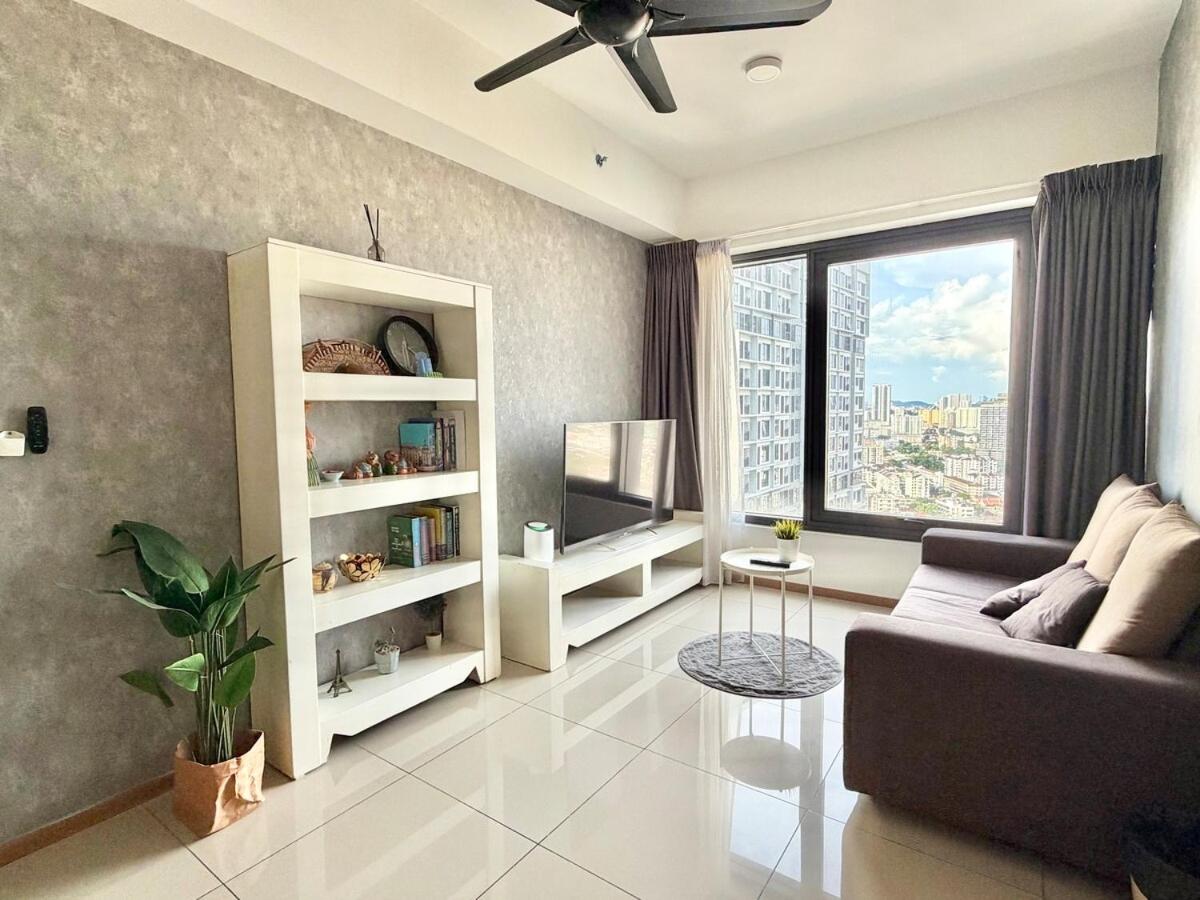 Tropicana 218 Macalister #Homely #Georgetown #Infinity Pool #Near island hospital #6pax #2BR 2bath #2Queen 2Single #Quality well maintained #Private host - B&B George Town