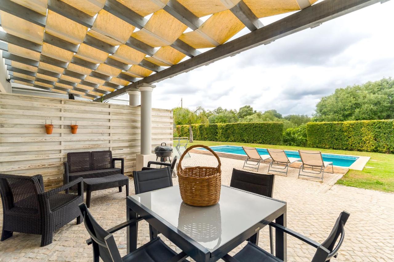 Casa Ribeiro - Algarve Stay with Pool near Airport - B&B Faro