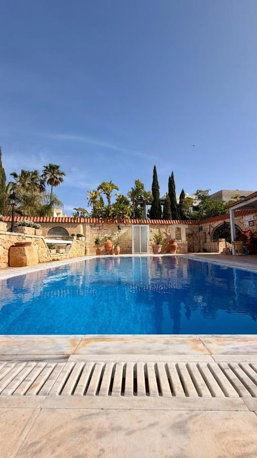 Central King of the valley Villa one of one - Chambres d'hôtes Swieqi