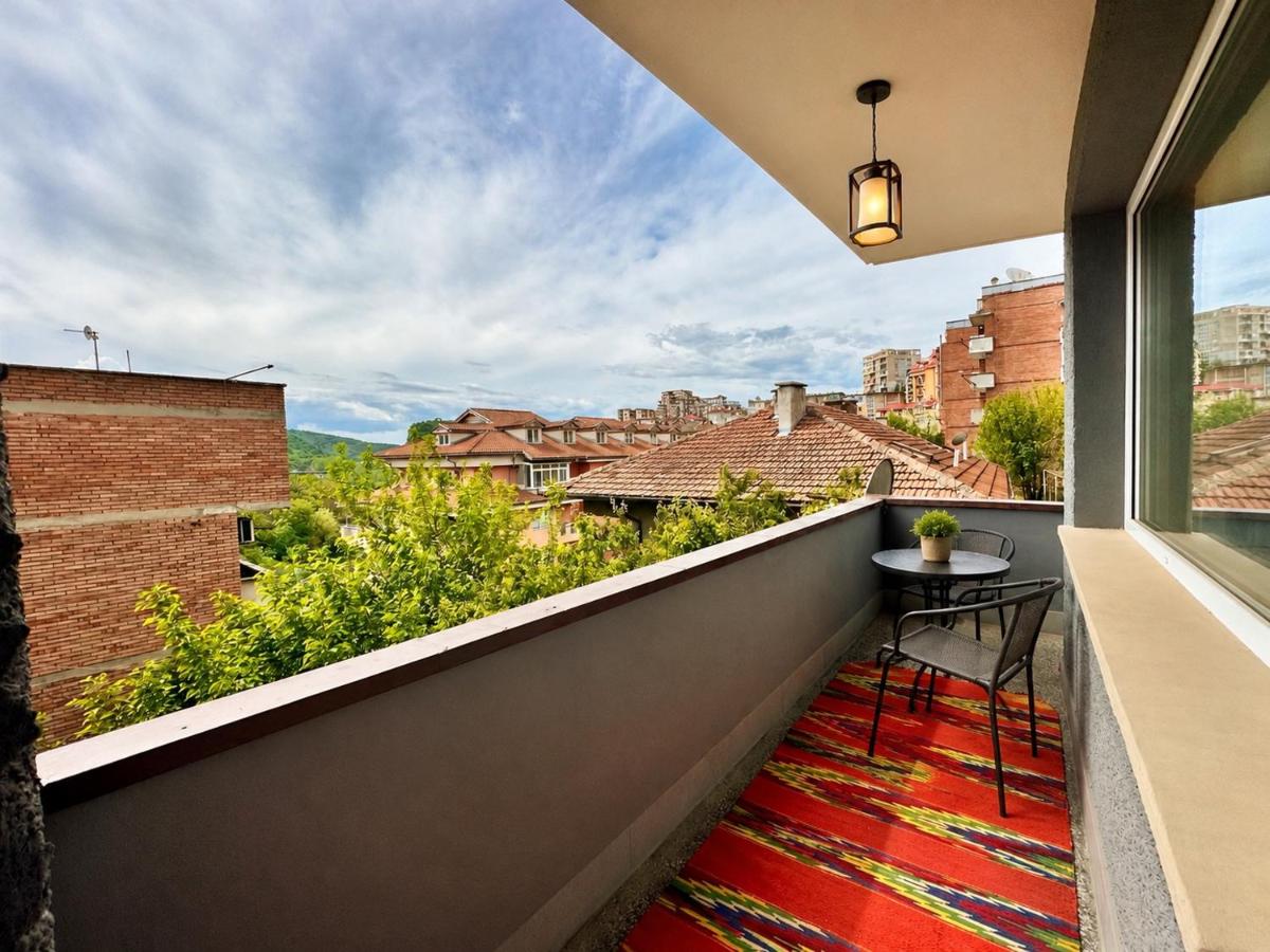 Vera Central Apartment with Free Parking - B&B Veliko Tarnovo