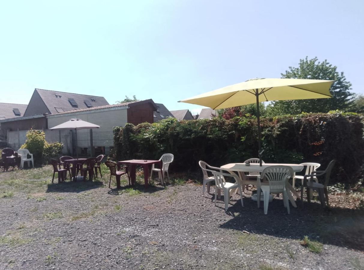 Appartement Familial de ville avec 2 places de parking privé intérieur gratuit - Chambres d'hôtes Beuvrages