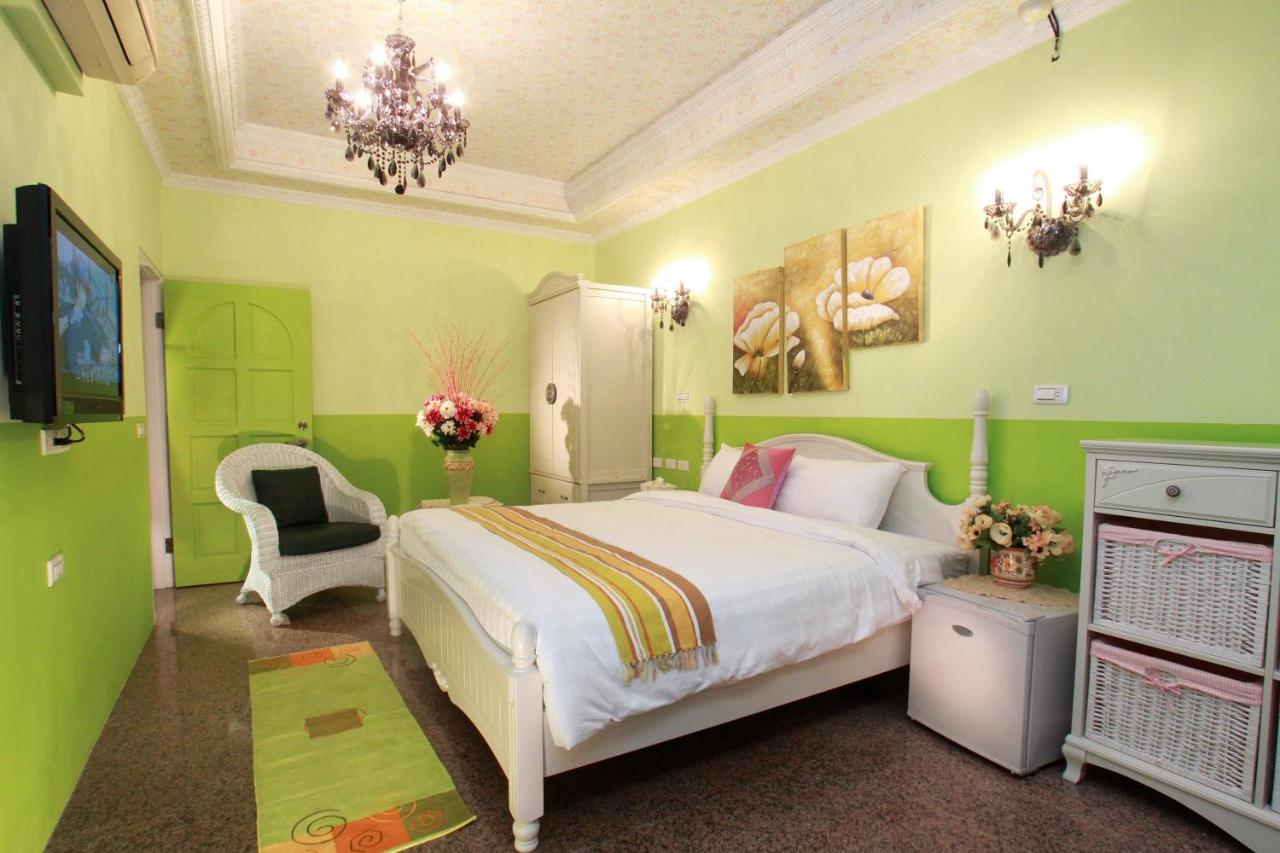 Standard Queen Room