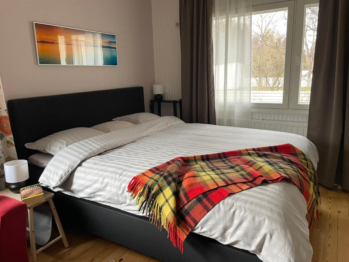 Cozy, conveniently located studio in a 1950's wooden house - Chambres d'hôtes Helsinki