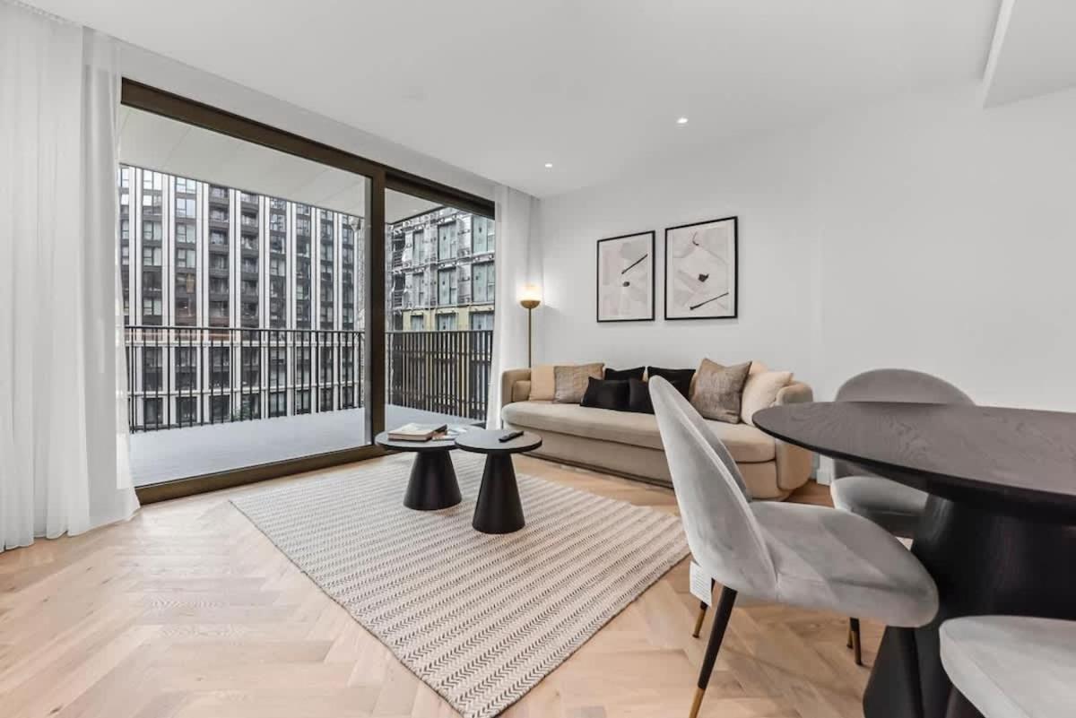Urban Chic 1 BR with Balcony - B&B London