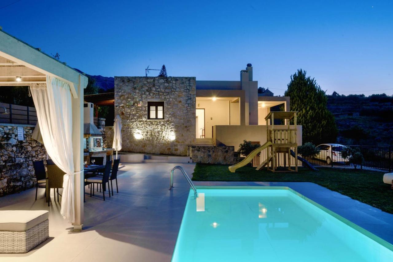 Villa Elides Family Friendly Countryside Retreat with Private Pool and Garden - Chambres d'hôtes Filakí