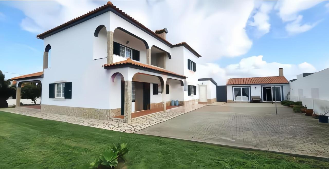Great for Families in Lourinhã-Double Rooms-Private Baths-Free Parking & Extra Bed - Chambres d'hôtes Lourinha