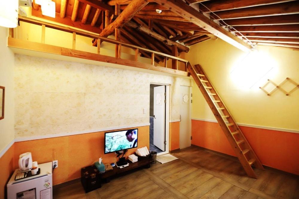 Kkot Jari Hanok Pension - B&B Jeonju