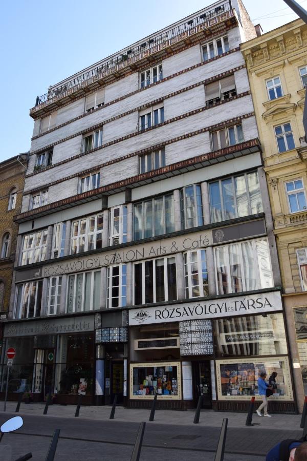 Luxury Apartment by Hi5 - Szervita Suite - B&B Budapest