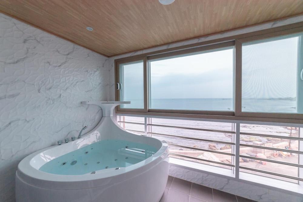 Pohang Beach63 Spa Pension - B&B Pohang