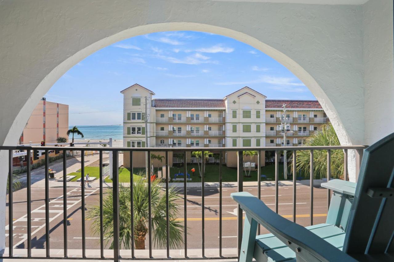 Madeira Place 402 Top Floor Gulf Views Heated Pool - Bed and Breakfast St. Pete Beach