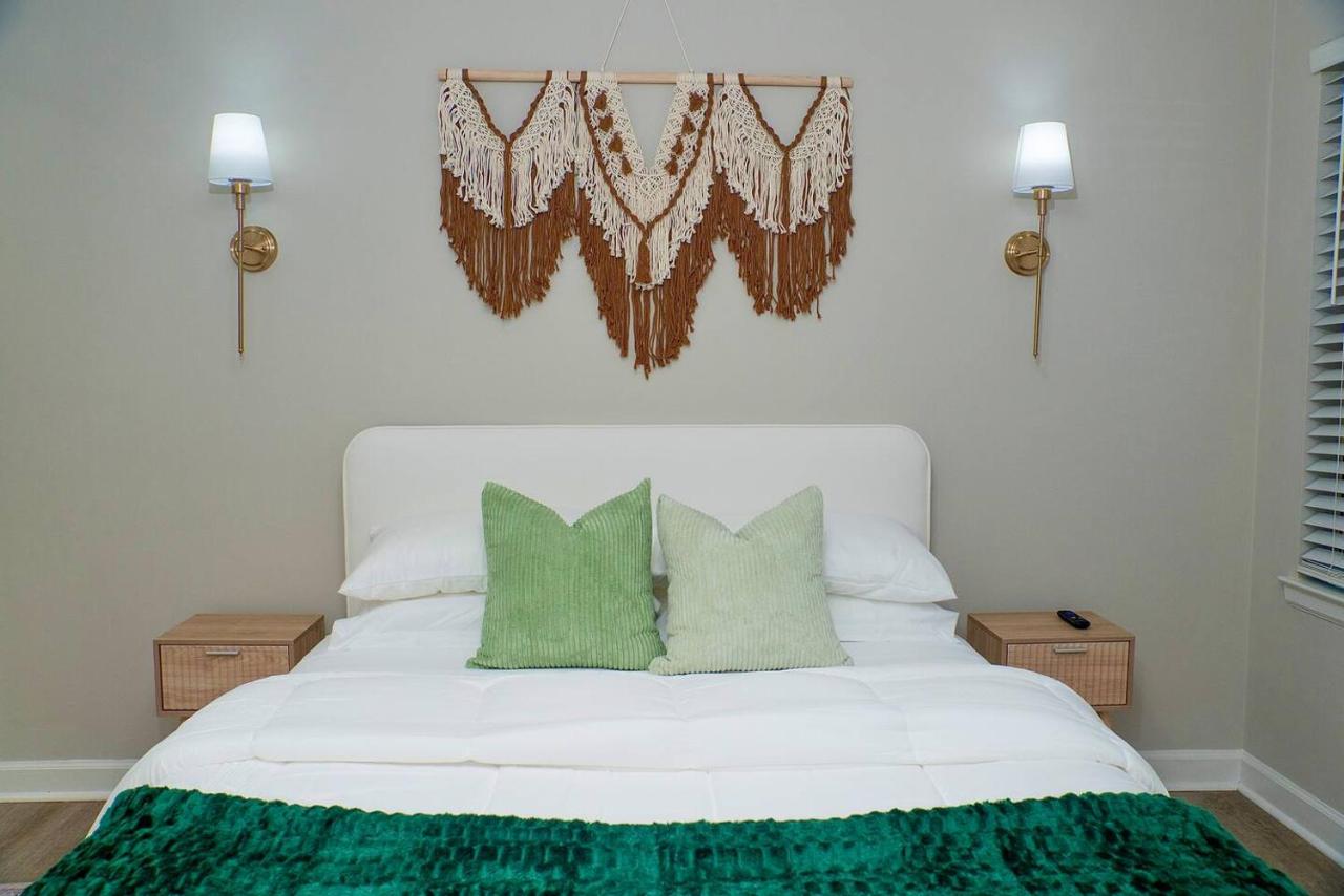 Uptown LUXE Retreat with Parking & Walk to City Center - Chambres d'hôtes Charlotte