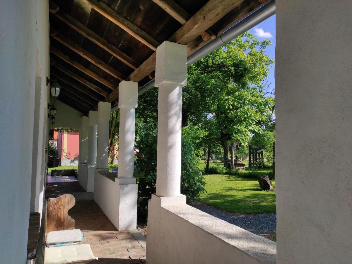 Őrségi Tornácos Vendégfogadó - B&B Felsőszenterzsébet