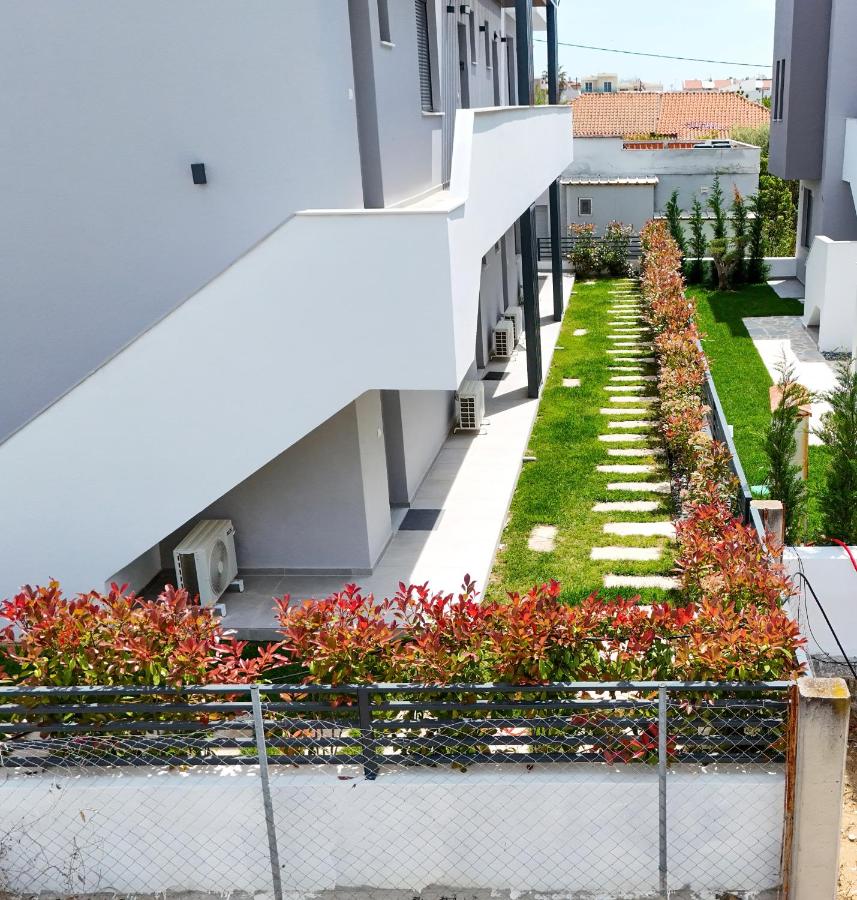 Azure Sirines Garden Apartment - Bed and Breakfast Ofrínion