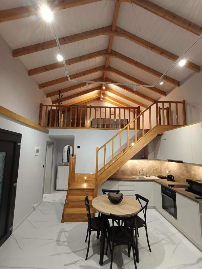 Peaceful Loft Retreat with Modern Design - B&B Lépoura
