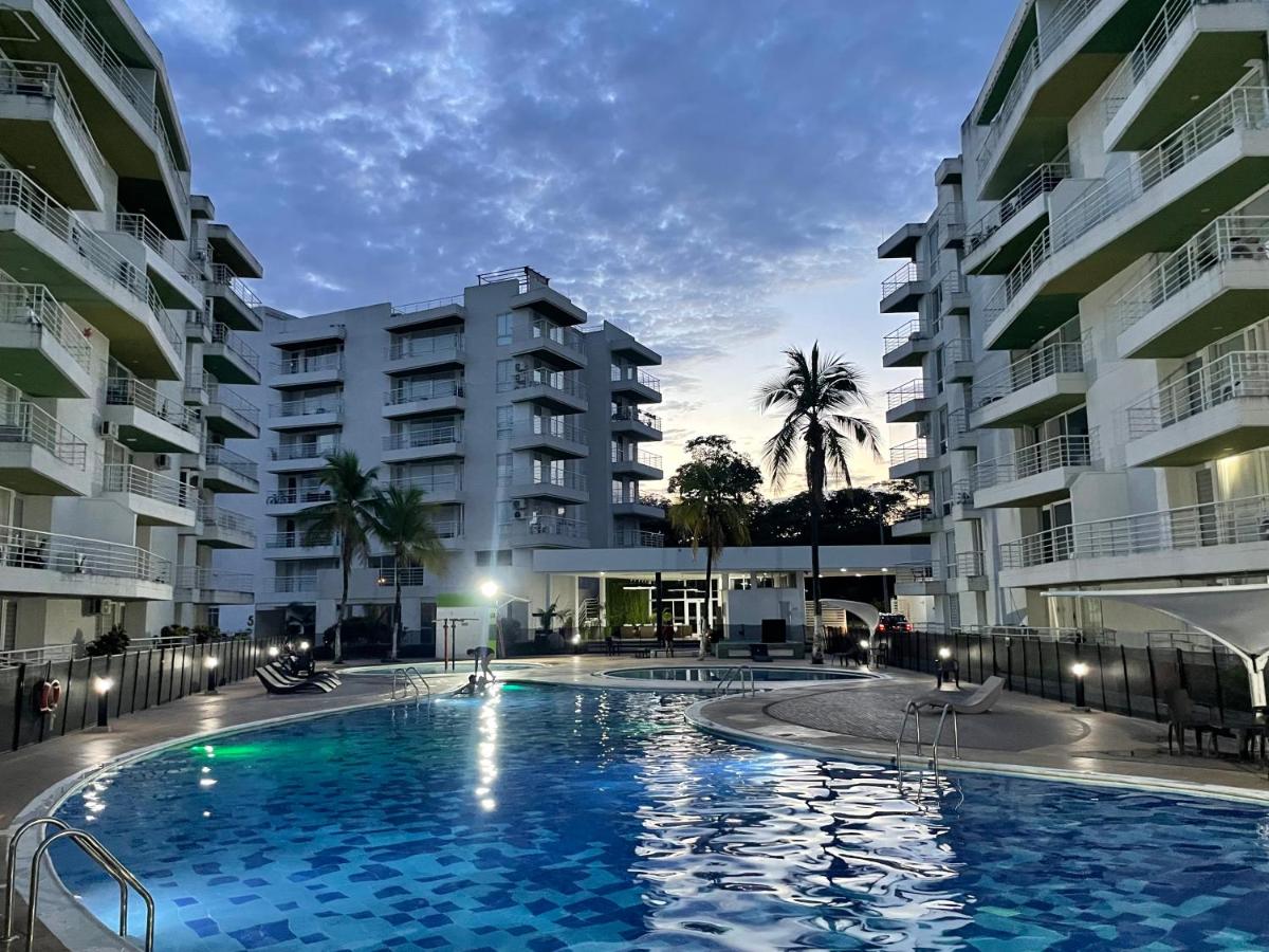 Apartamento Melgar piscinas,vistas y club house - Chambres d'hôtes Melgar