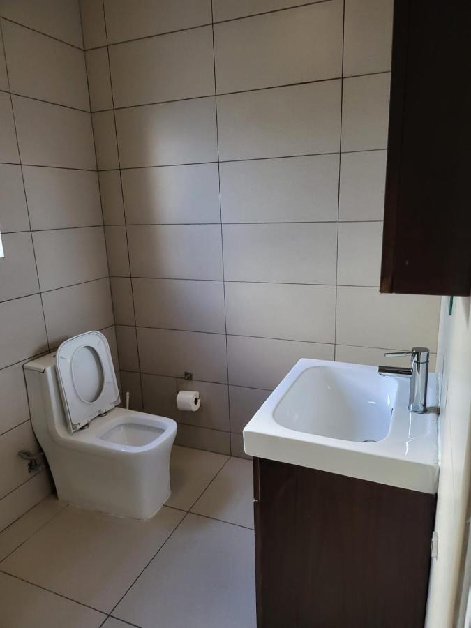 Tweepersoonskamer met Gedeelde Badkamer