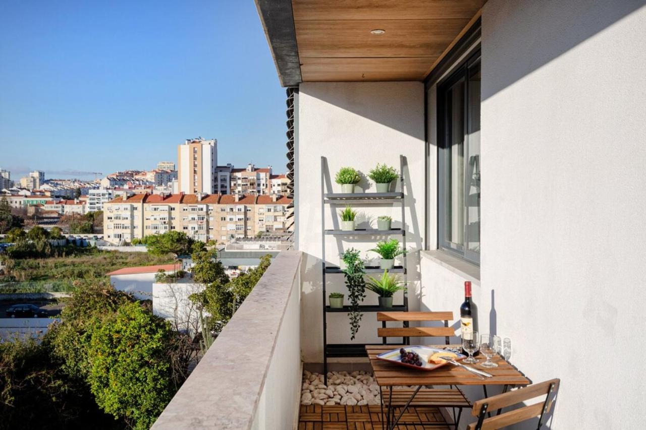 Elegant Flat in Benfica - 10 min to City Center - Bed and Breakfast Lissabon
