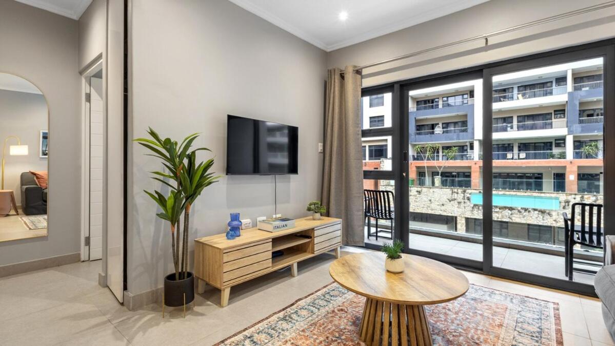 Stylish 2BR Umhlanga Apt | Balcony | Fast WiFi - B&B Durban