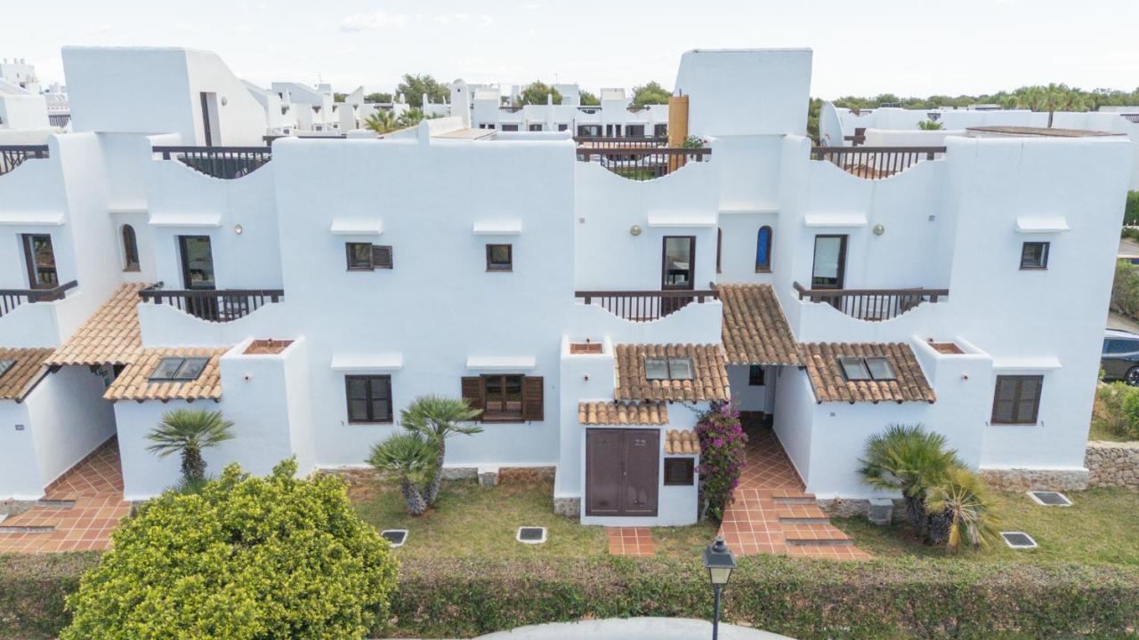 Casa Flores - Private Garden Apt, Pool & 5 min walk to Beaches - Chambres d'hôtes Cala d'Or