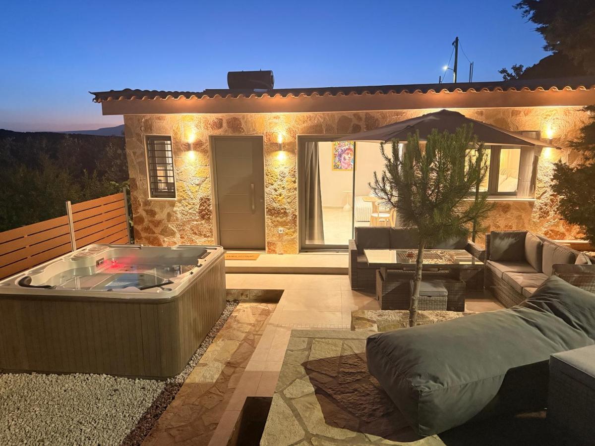 The Hilltop Haven Retreat with jacuzzi - B&B Limín Mesoyaías