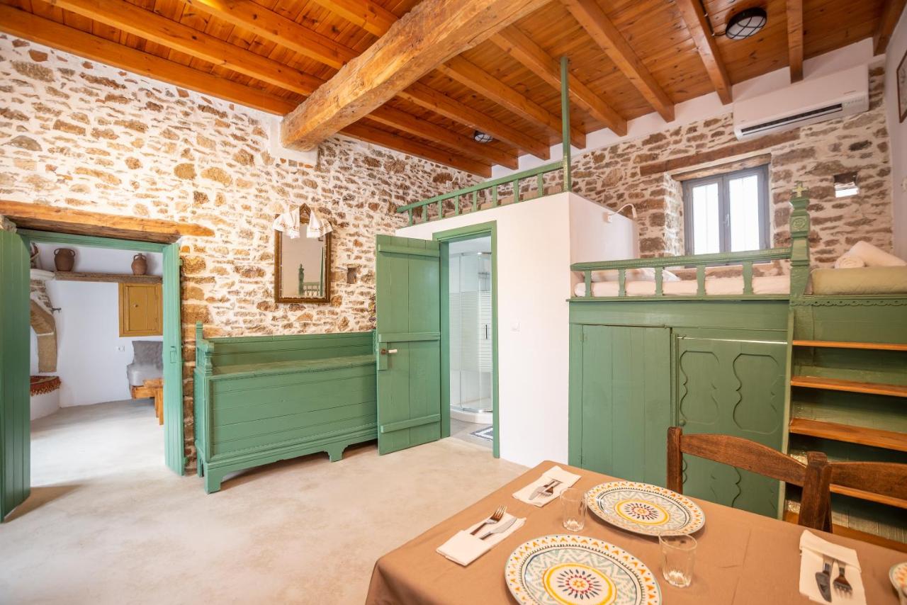 Amarantos-Traditional Village House-Apollona - B&B Apóllona
