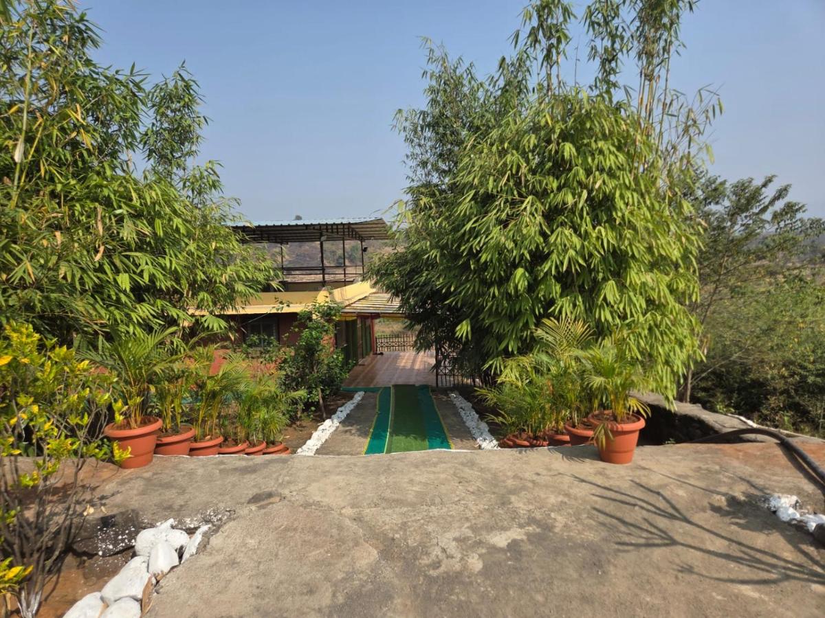 Aquamont Bamboo Farmhouse - Riverfront - B&B Barkumba
