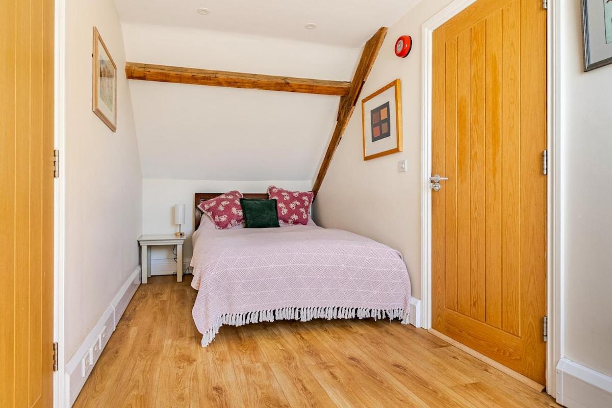 Scotland Lodge Farm, Stonehenge - The Stalls & The Stable Loft - Pets by agreement in the Stable Loft - Chambres d'hôtes Salisbury