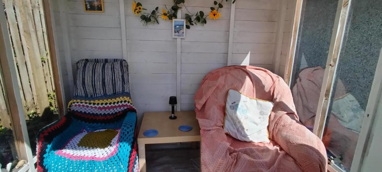 Zweibettzimmer mit eigenem Bad außerhalb des Zimmers