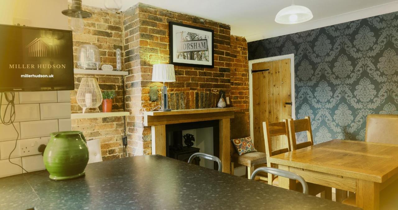Horsham 3 Bed House With Garden - Chambres d'hôtes Horsham