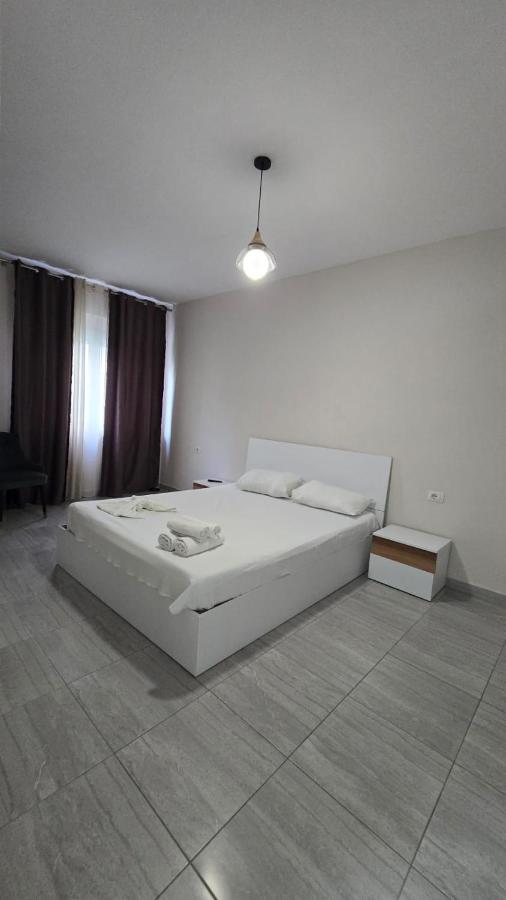 Tirent Apartment - Komuna e Parisit, Central 3 - Chambres d'hôtes Tirana