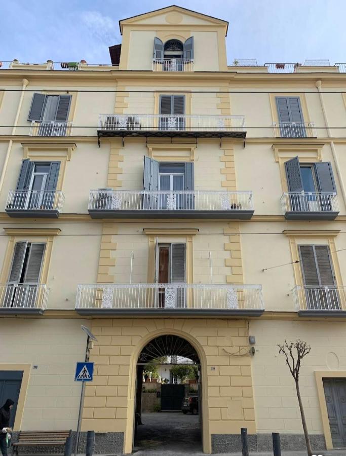 DADA home, Loft di 38 Mq tra Napoli e Pompei - Chambres d'hôtes Portici