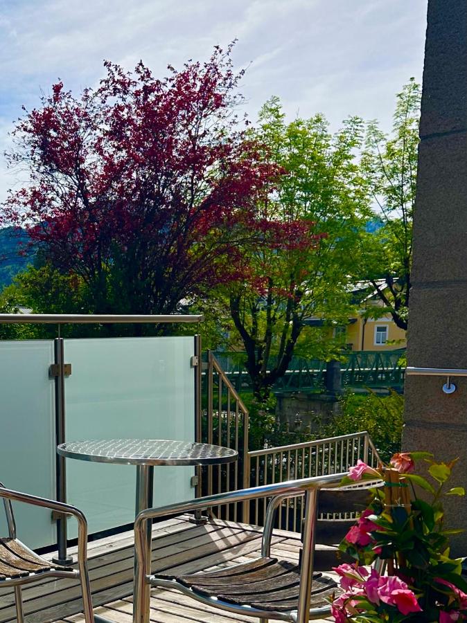 Smaragd, Apartment im Zentrum am Fluss, Balkon - B&B Bad Ischl