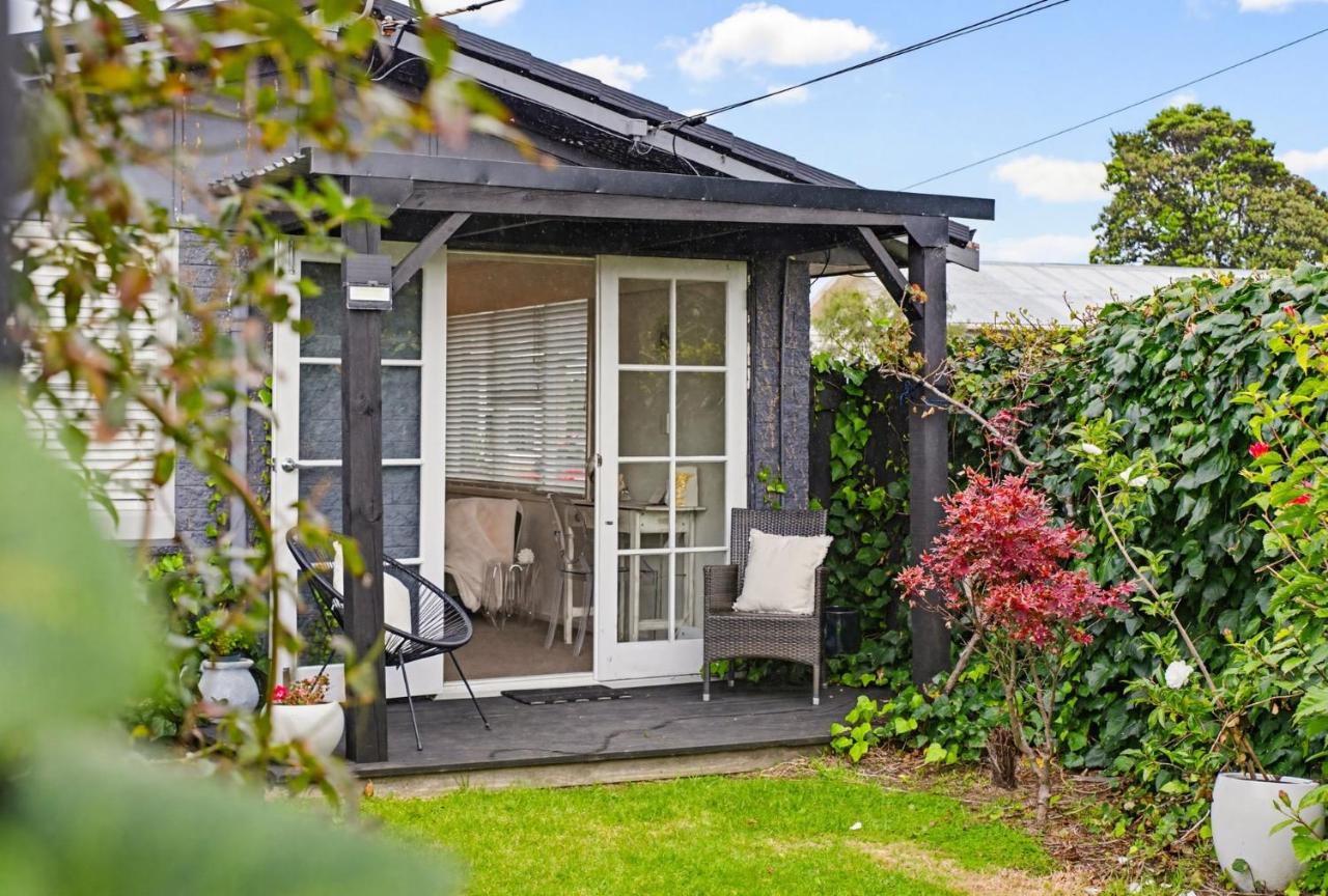 Unwind, relax stroll on the beach treat yourself - B&B Paraparaumu Beach