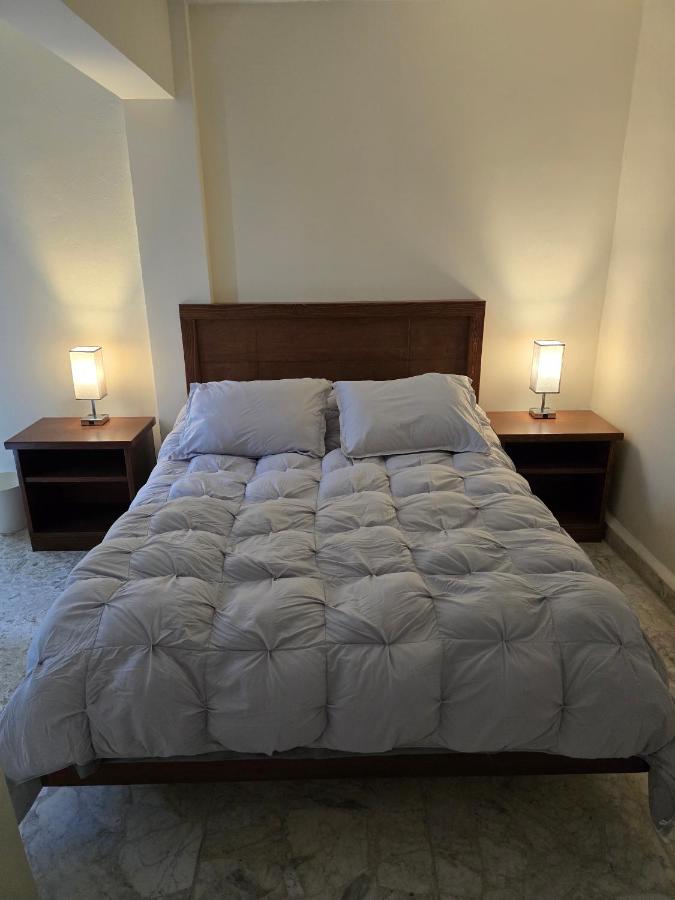 Cumbre Guesthouse - B&B Monterrey