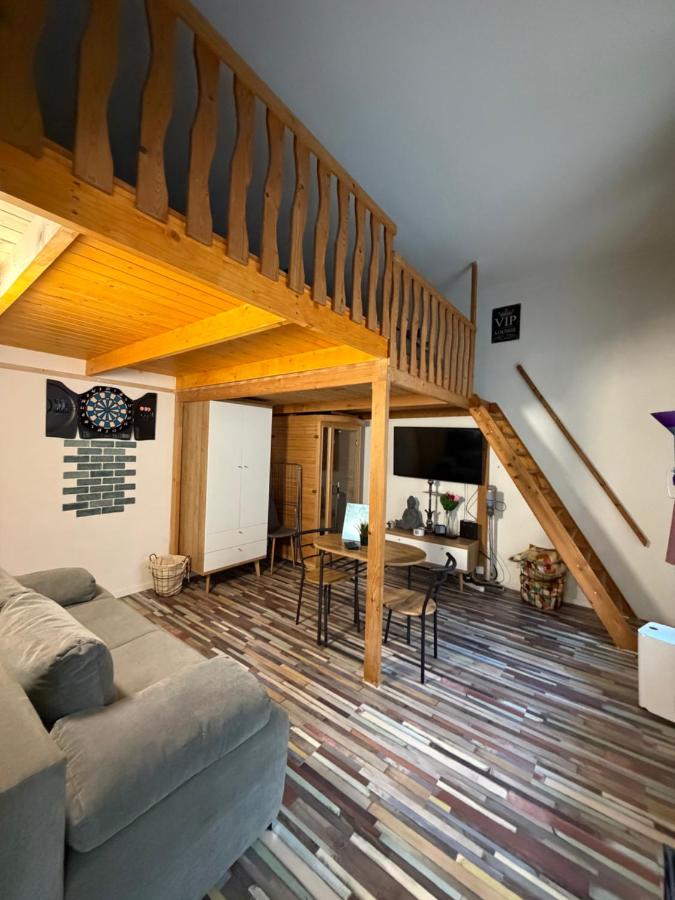 Designer Studio with private sauna & AC - Bed and Breakfast Boedapest