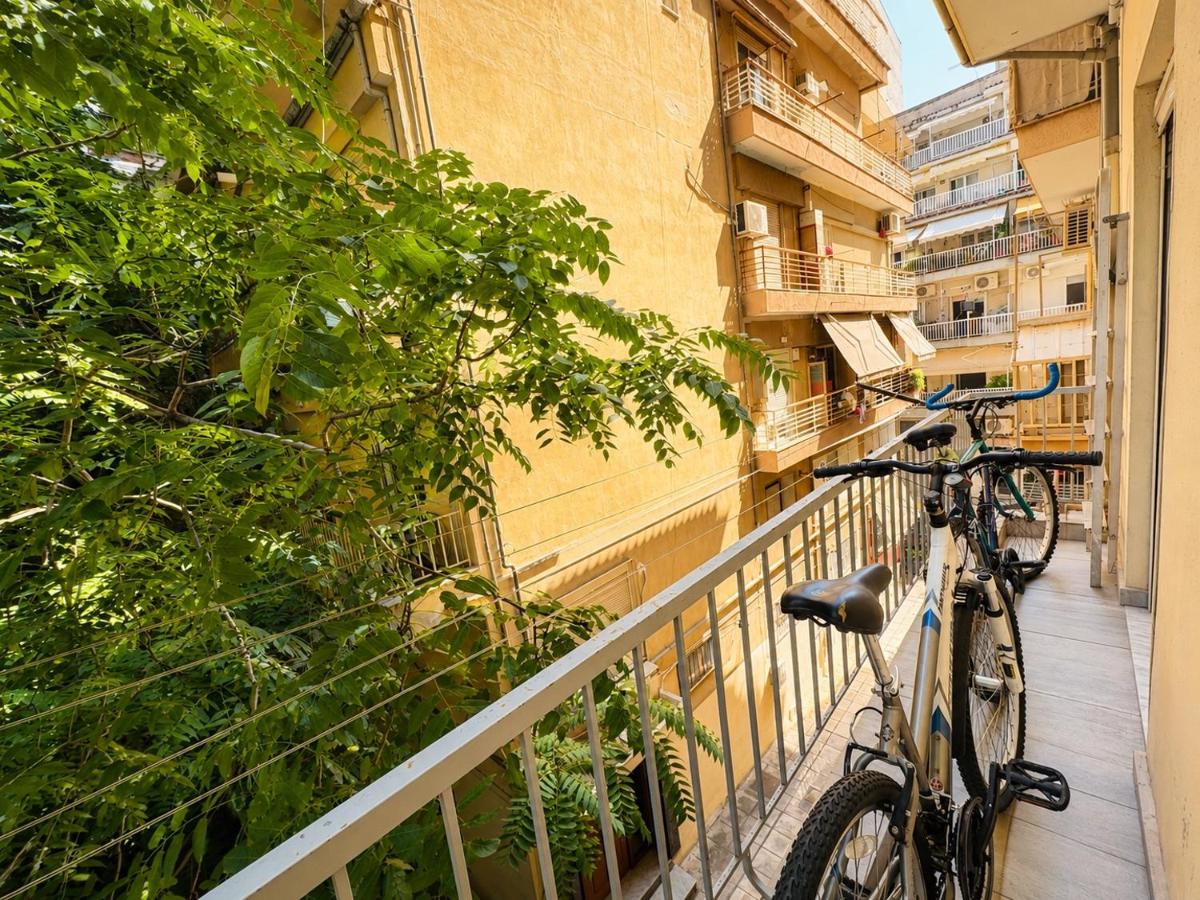 Stylish & Bright 2BR in Central Thessaloniki - Walk Everywhere - Near HELEXPO - Chambres d'hôtes Thessalonique