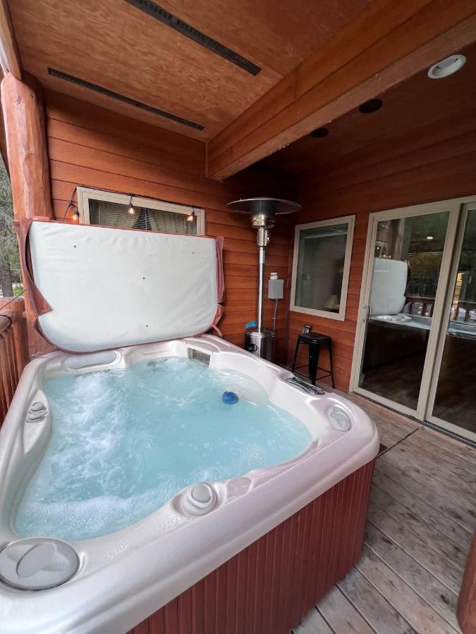 2 Bedroom Mountain View Condo with Private Hottub - Ferienwohnung Girdwood