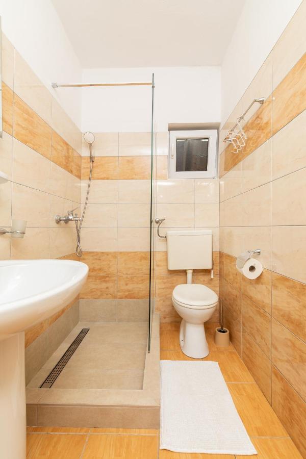 Apartamento de 1 dormitorio con terraza y vistas al mar
