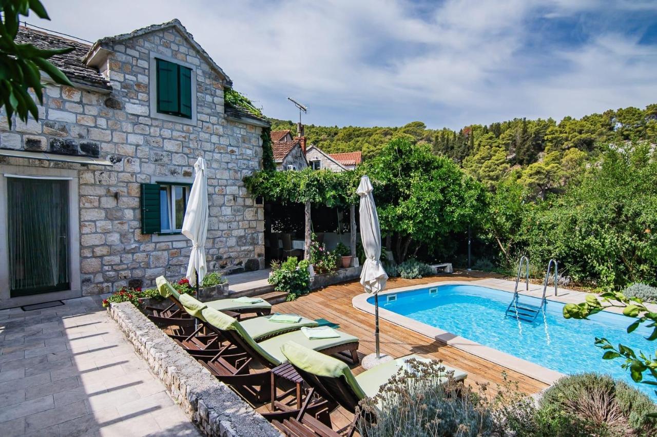 Family friendly house with a swimming pool Dol, Brac - 25954 - Chambres d'hôtes Postira