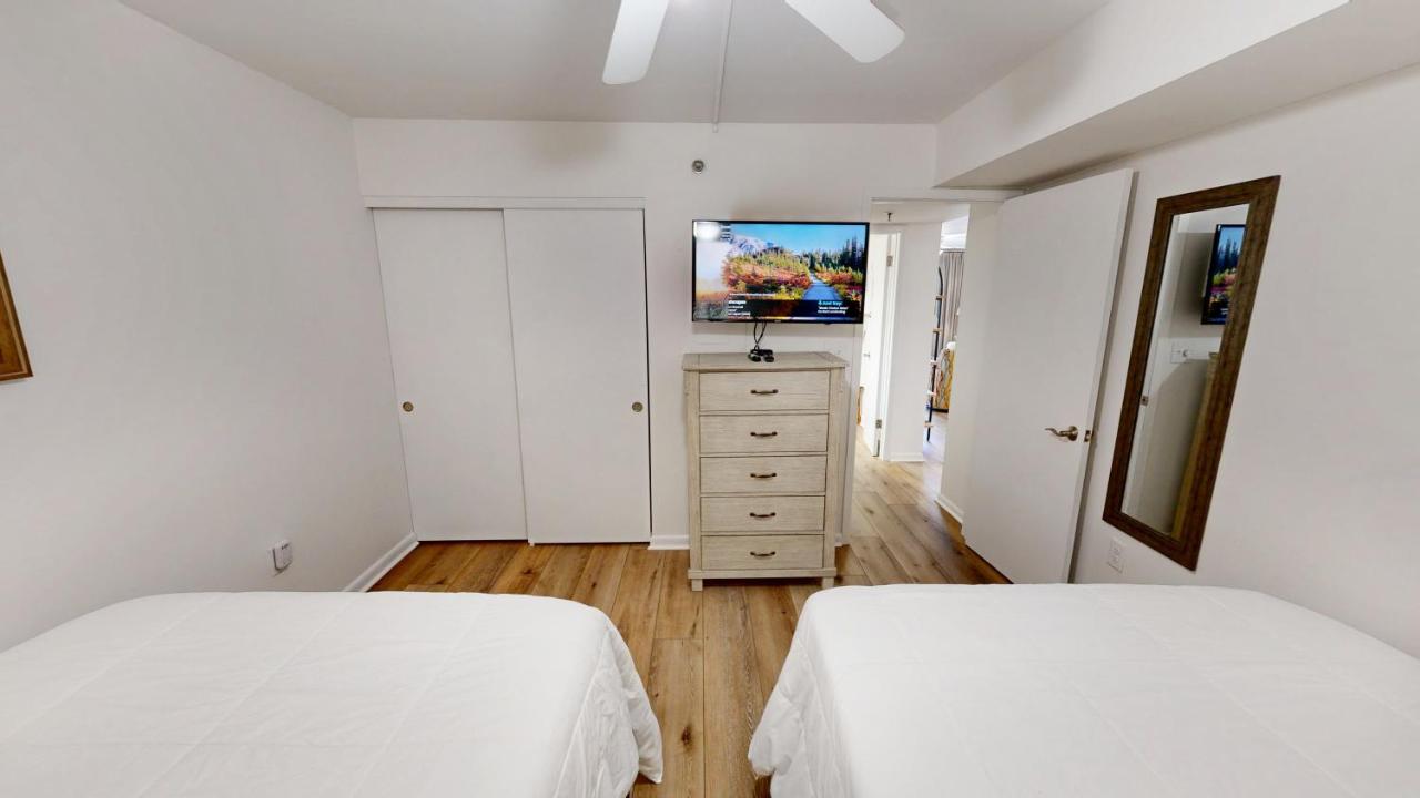 Destin on the Gulf 304-By Holiday Isle Properties - Bed and Breakfast Destin