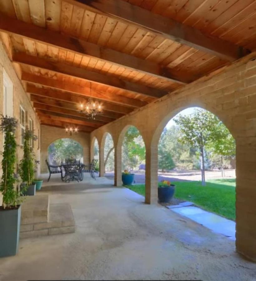 La Dolce Villa Pond Retreat in Yosemite - B&B Oakhurst