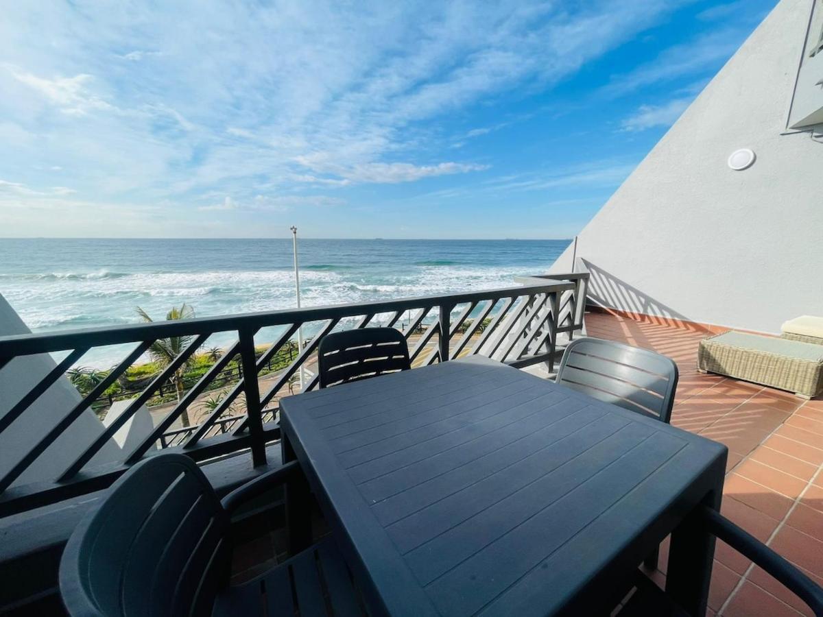Classic Beachfront Gem - Cozy Coastal Living - B&B eMdloti
