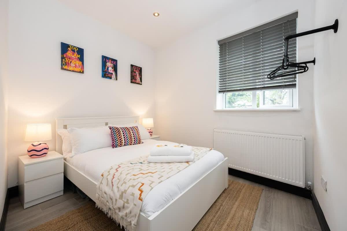 Stylish Didsbury Apartment - Walk to Train Station - B&B Manchester