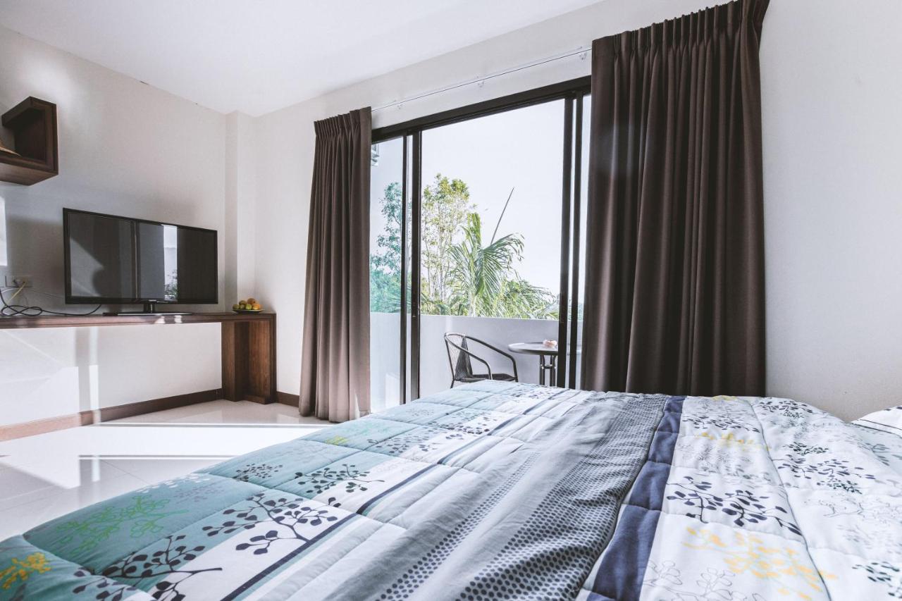 Apartment with Mountain View