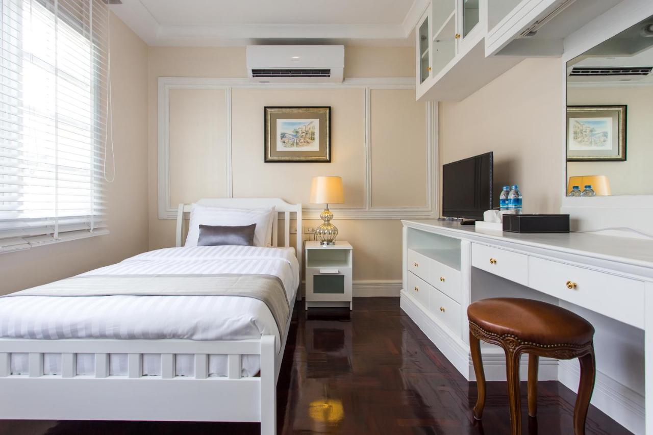 Single Room with Shared Bathroom