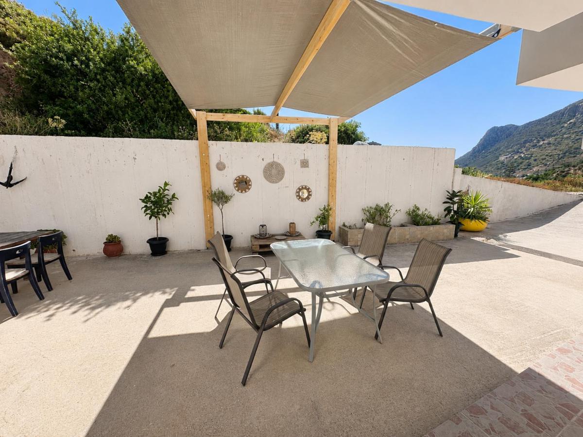 Sunny Retreat - Kefalos Stay with Patio Parking & gym - Chambres d'hôtes Kos