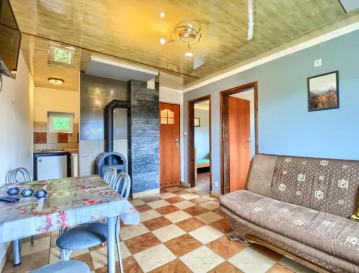 Domki na Wzgórzu - B&B Zawóz