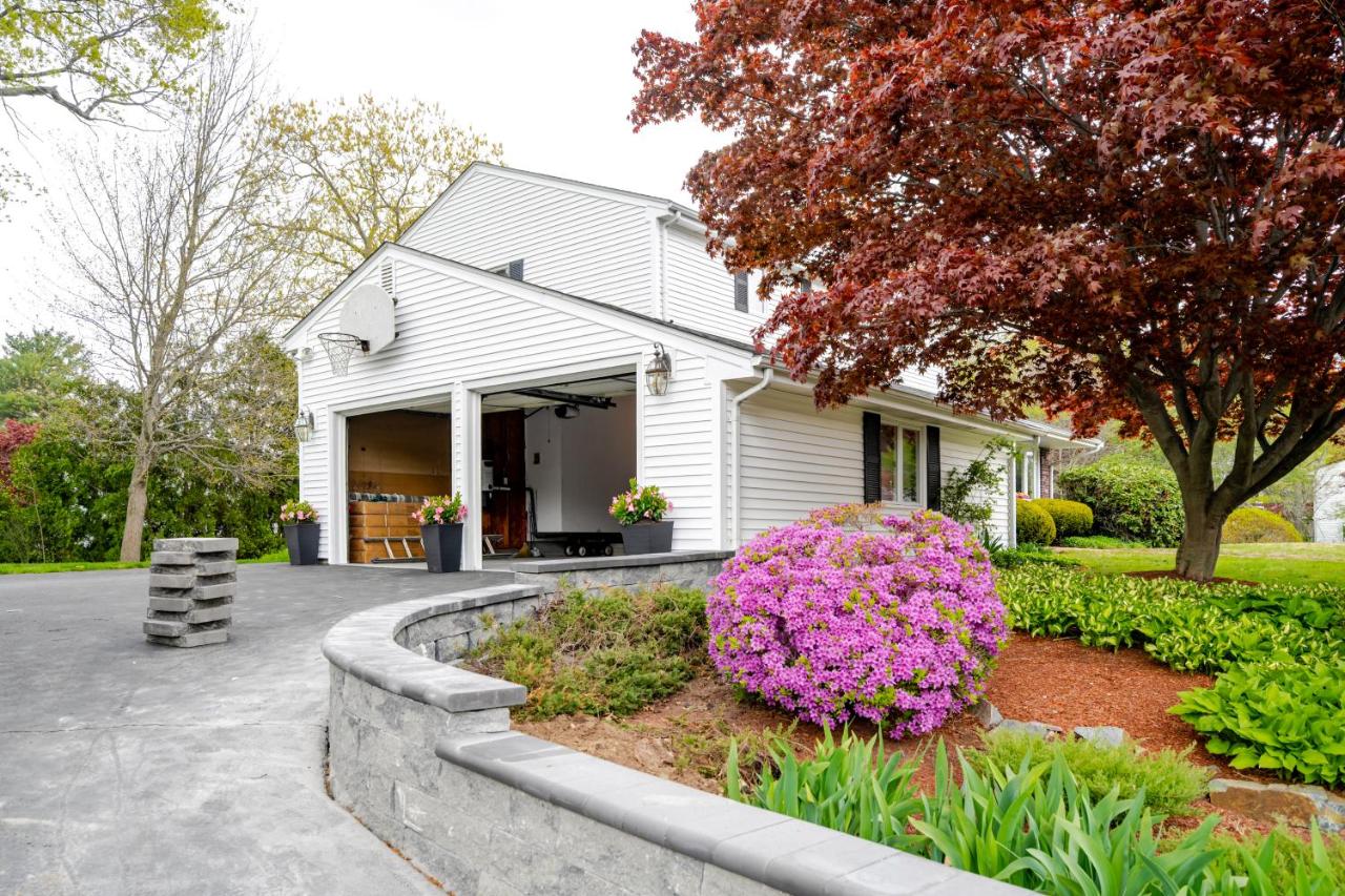 Spacious 6BR Randolph Retreat - Pet-Friendly & Near I-93 & Route 24 Access 35 - Chambres d'hôtes Randolph