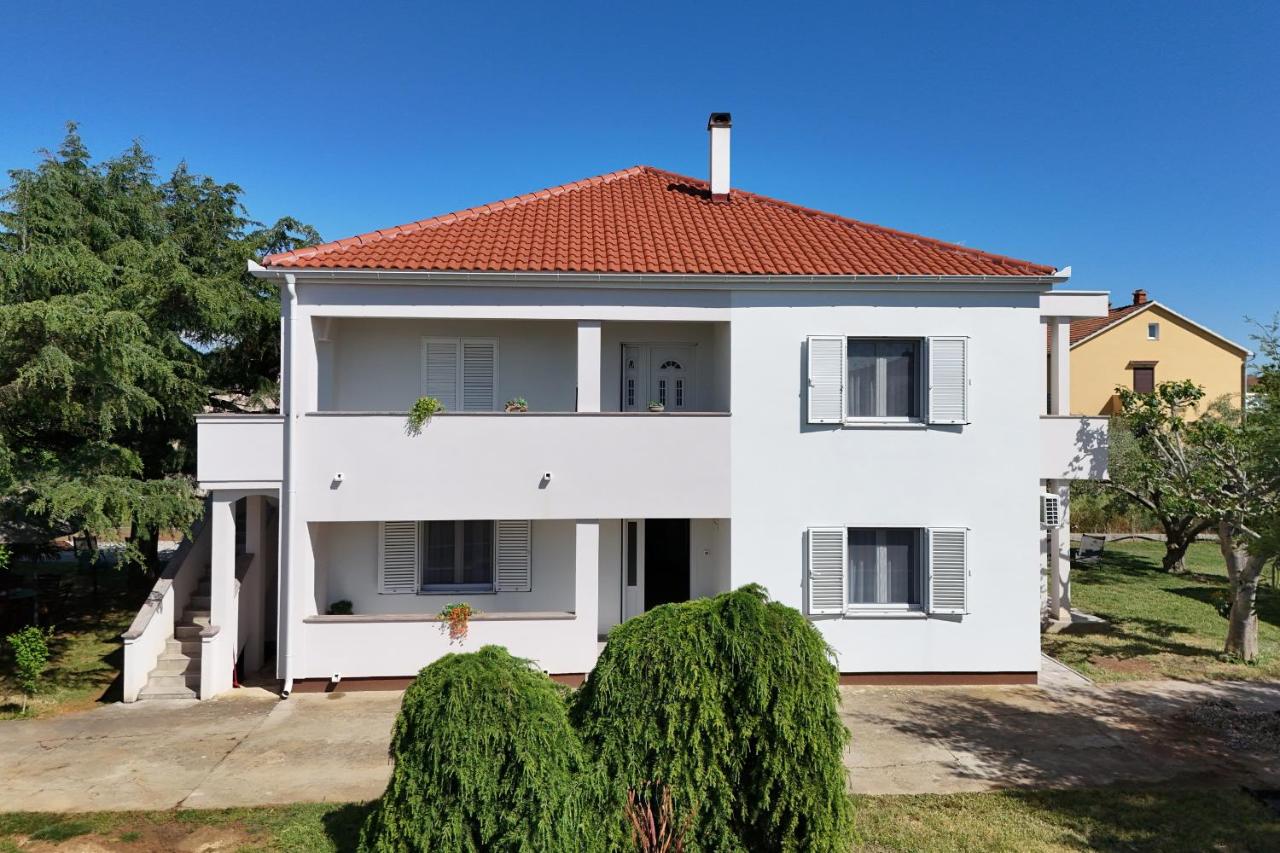 Apartment Klaudija with private garden - B&B Zaton