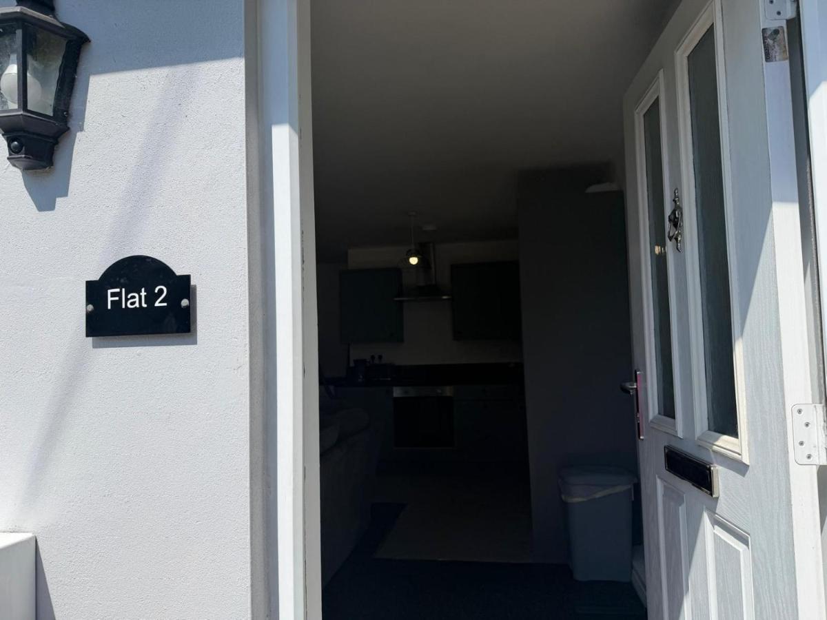 Gatwick 2 Bed Apartments Free Parking - B&B Horley